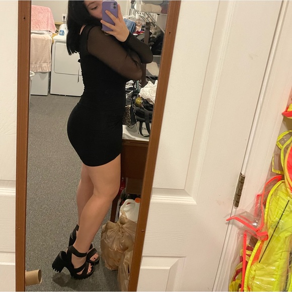 Welcome to my Poshmark! Instagram: @nicole.fresolone - Picture 3 of 7